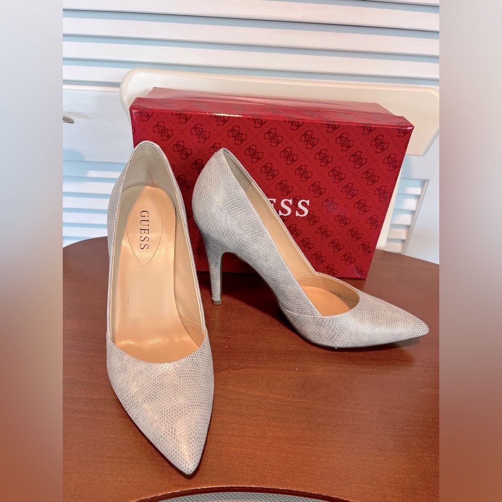 Guess Ivory Color Multi (gold/silver) Pumps